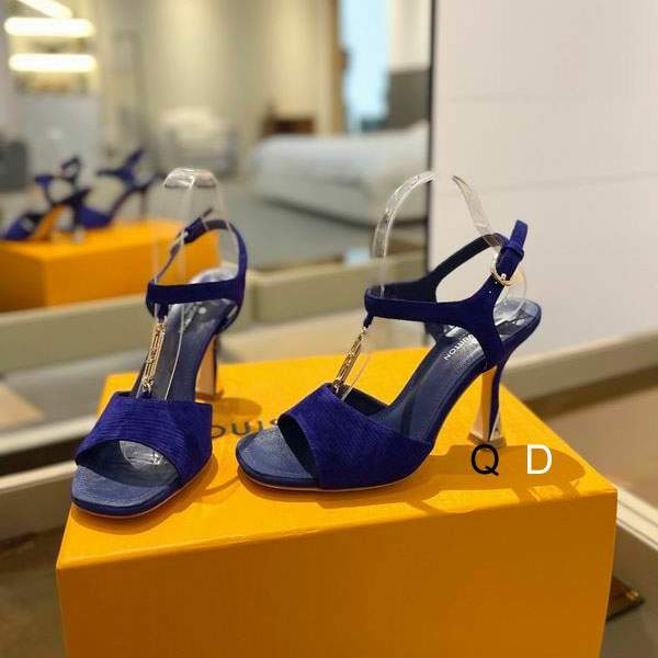 Picture of Louis Vuitton Shoes _SKULVsz35-409CMGDT040312492